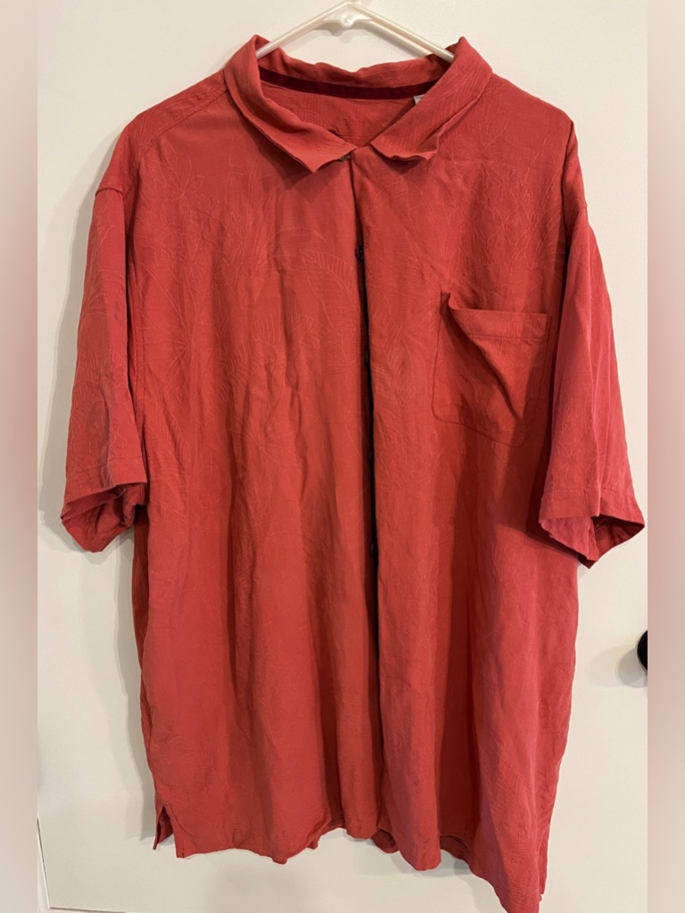 Men’s size 3XLT 100% Silk Salmon Colored Tommy Bahama Short Sleeve Polo